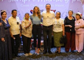 DIF Monterrey festeja a madres y padres de las Casas Club de Adultos Mayores