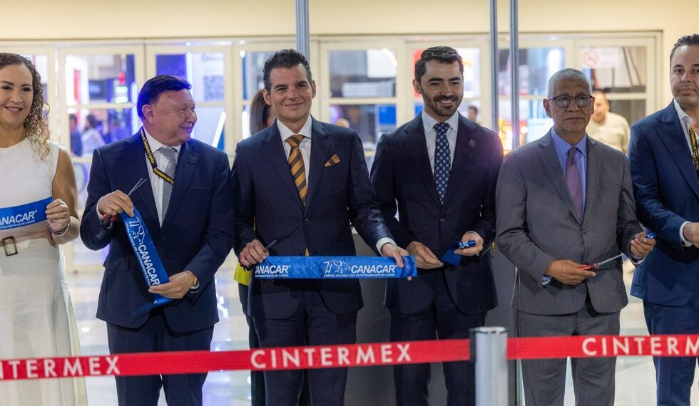 Miguel Flores reconoce importancia del sector transportista para el desarrollo económico
