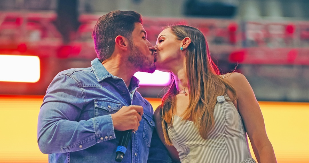 Mamás de NL disfrutan con Samuel y Mariana de gran fiesta “Amar a Mamá”