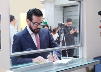 Sergio Gil propone testamentos gratuitos y descuentos a adultos mayores