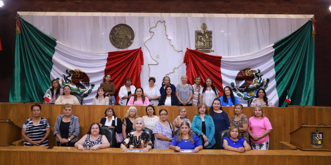 Itzel Castillo ofrece tour legislativo a mujeres de Guadalupe