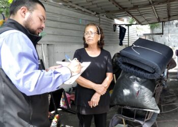 Gobierno de Escobedo entrega apoyo a familia afectada por incendio