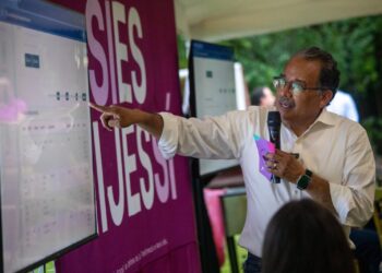 Mijes recoge demandas ciudadanas y cuestiona finanzas estatales
