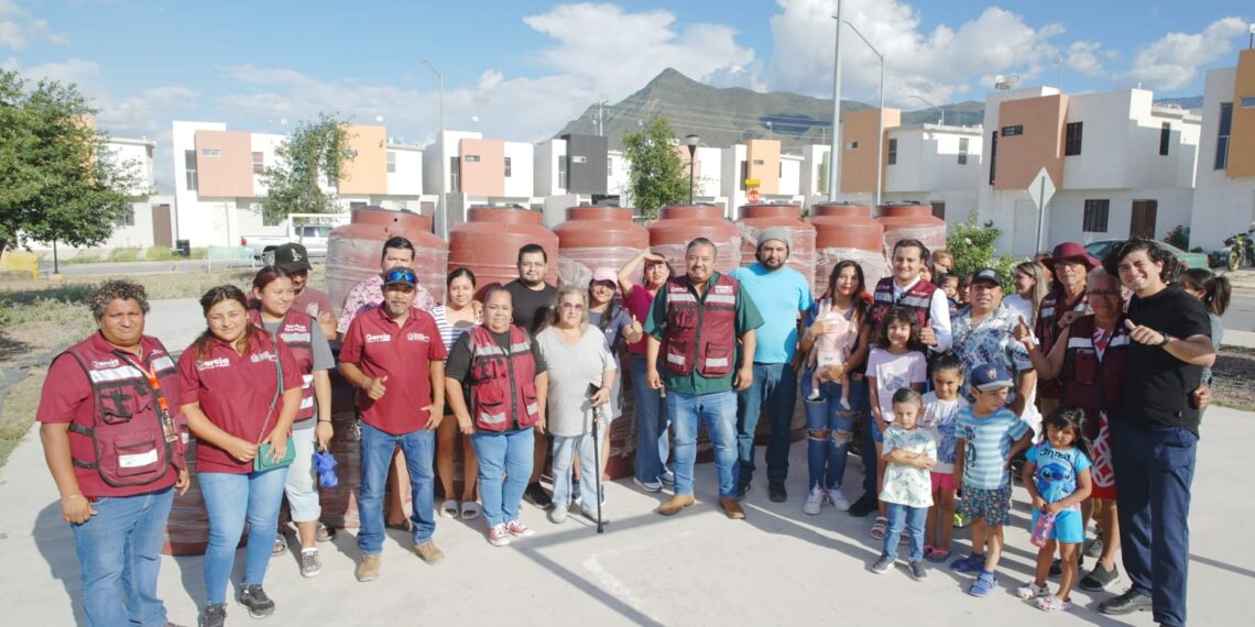 Manuel Guerra responde a crisis de agua con entrega de apoyo a familias de García