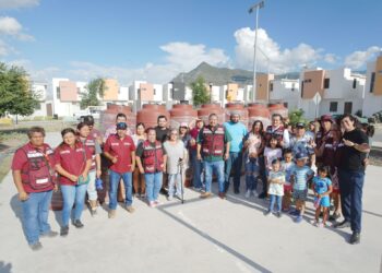 Manuel Guerra responde a crisis de agua con entrega de apoyo a familias de García
