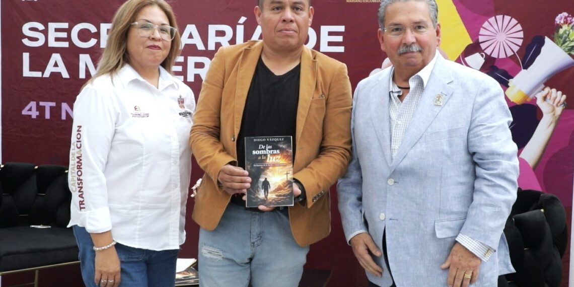 Escobedo impulsa la salud mental masculina con conversatorio y testimonio de vida