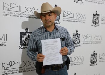 José Luis Santos pide revisar tarifas de agua y drenaje en Nuevo León