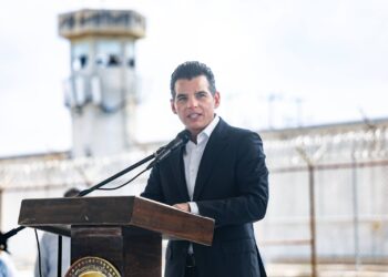 Miguel Flores fortalece reinserción social con bodas colectivas en el CERESO 1 Norte