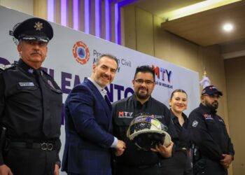 Monterrey gradúa primera generación de Academia de Protección Civil en México