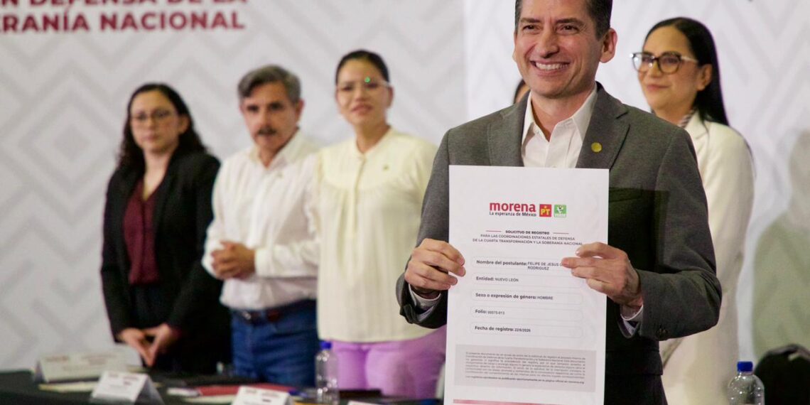 Felipe Cantú recibe constancia para buscar dirigencia de Morena