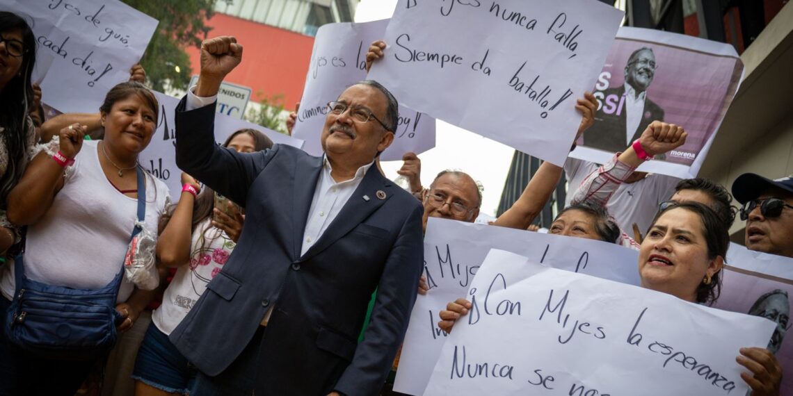 Andrés Mijes formaliza su registro en Morena y plantea recuperar el “Nuevo León original”