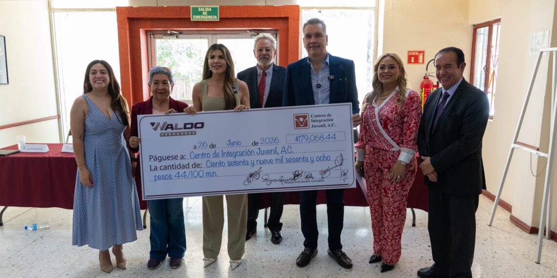 Waldo Fernández dona indemnización a centro juvenil de García