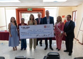 Waldo Fernández dona indemnización a centro juvenil de García
