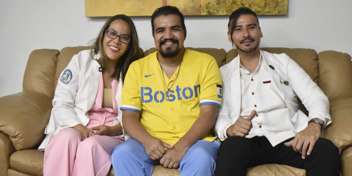 Especialistas del IMSS reconstruyen rostro de paciente con triple cirugía en la UMAE 21