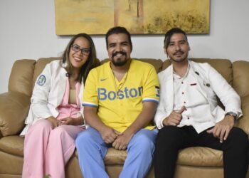 Especialistas del IMSS reconstruyen rostro de paciente con triple cirugía en la UMAE 21
