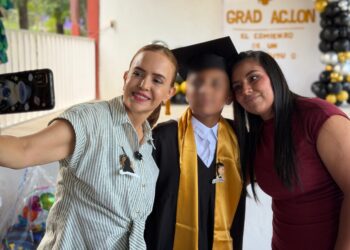 Clara Luz apadrina a estudiantes en Iturbide