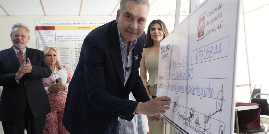 Waldo Fernández propone reforzar prevención de adicciones en escuelas de Nuevo León