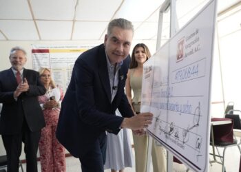Waldo Fernández propone reforzar prevención de adicciones en escuelas de Nuevo León
