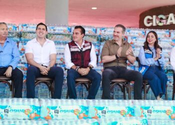 Alcaldes metropolitanos llevan agua a García ante desabasto