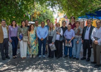Andrés Mijes escucha a artistas y plantea fortalecer la cultura en Nuevo León