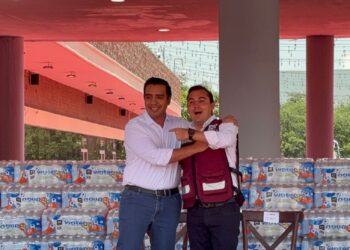 Santa Catarina y San Pedro envían apoyo con agua a García