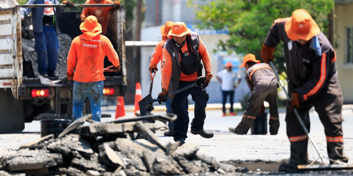 Guadalupe refuerza bacheo en Cañada Blanca y Centro América