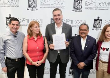 Morena propone impedir que gobernadores dejen el cargo para buscar la Presidencia