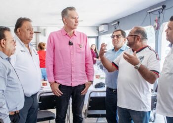 Waldo dialoga con líderes sobre necesidades de los trabajadores